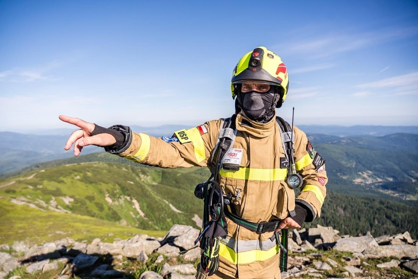 Zdjęcie w galerii na portalu naszwodzislaw.com: Piąta górska wyprawa strażaków zakończona sukcesem. Ze szczytu Babiej Góry wybrzmiał apel - zostań potencjalnym dawcą szpiku! wiadomości z regionu