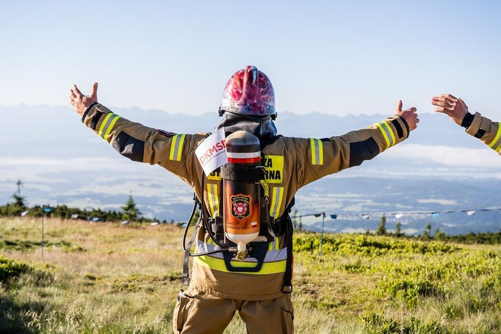 Zdjęcie w galerii na portalu naszwodzislaw.com: Piąta górska wyprawa strażaków zakończona sukcesem. Ze szczytu Babiej Góry wybrzmiał apel - zostań potencjalnym dawcą szpiku! wiadomości z regionu