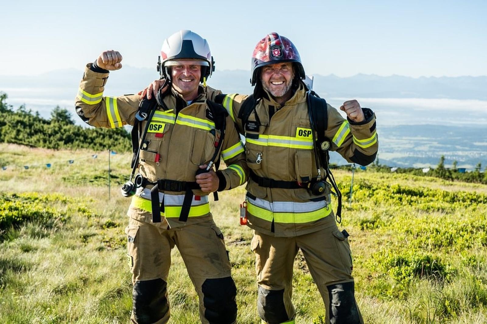 Zdjęcie w galerii na portalu naszwodzislaw.com: Piąta górska wyprawa strażaków zakończona sukcesem. Ze szczytu Babiej Góry wybrzmiał apel - zostań potencjalnym dawcą szpiku! wiadomości z regionu
