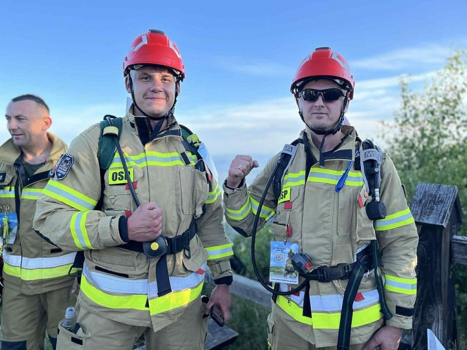 Zdjęcie w galerii na portalu naszwodzislaw.com: Piąta górska wyprawa strażaków zakończona sukcesem. Ze szczytu Babiej Góry wybrzmiał apel - zostań potencjalnym dawcą szpiku! wiadomości z regionu