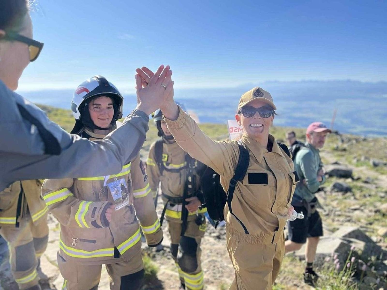 Zdjęcie w galerii na portalu naszwodzislaw.com: Piąta górska wyprawa strażaków zakończona sukcesem. Ze szczytu Babiej Góry wybrzmiał apel - zostań potencjalnym dawcą szpiku! wiadomości z regionu