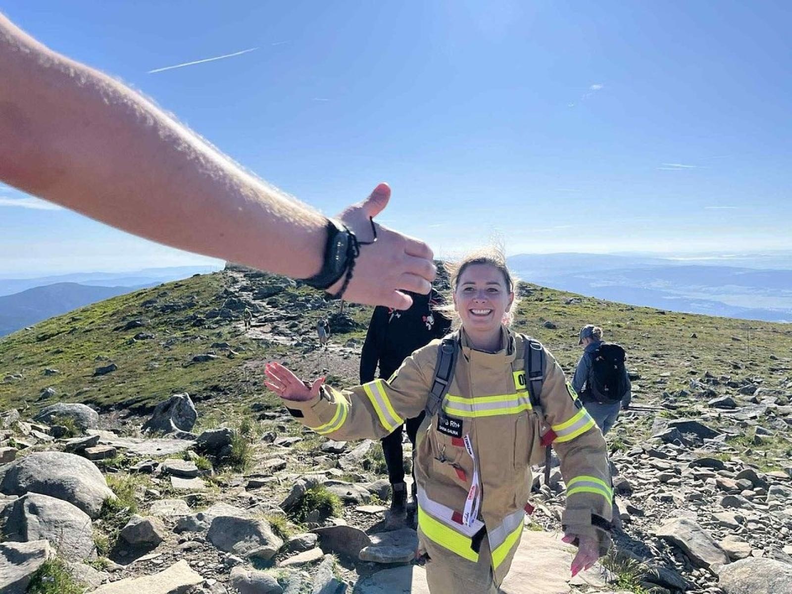 Zdjęcie w galerii na portalu naszwodzislaw.com: Piąta górska wyprawa strażaków zakończona sukcesem. Ze szczytu Babiej Góry wybrzmiał apel - zostań potencjalnym dawcą szpiku! wiadomości z regionu