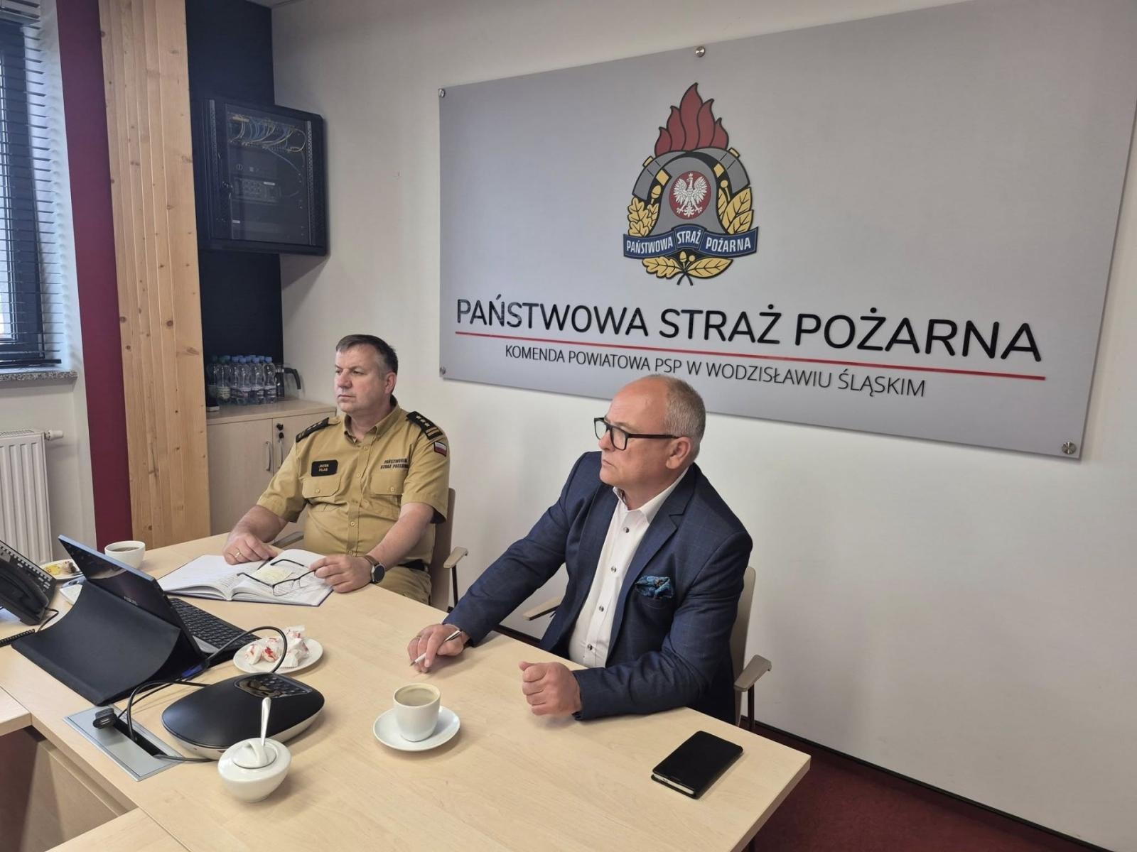 Zdjęcie w galerii na portalu naszwodzislaw.com: Posiedzenie Powiatowego Zespołu Zarządzania Kryzysowego w związku z ostrzeżeniami IMGW wiadomości z regionu