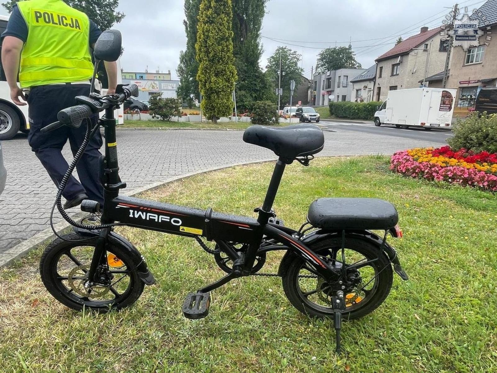 Zdjęcie w galerii na portalu naszwodzislaw.com: Pszów. Ciężarówka potrąciła rowerzystkę. Kierowca odjechał wiadomości z regionu