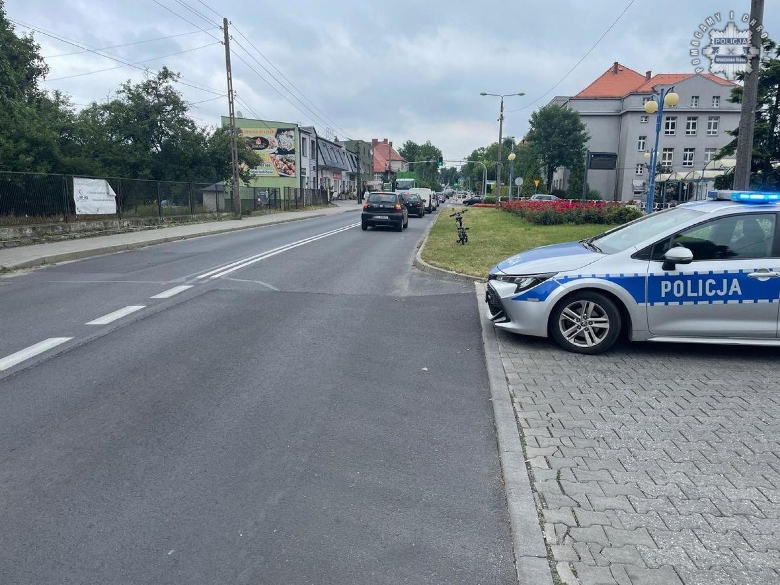 Zdjęcie w galerii na portalu naszwodzislaw.com: Pszów. Ciężarówka potrąciła rowerzystkę. Kierowca odjechał wiadomości z regionu