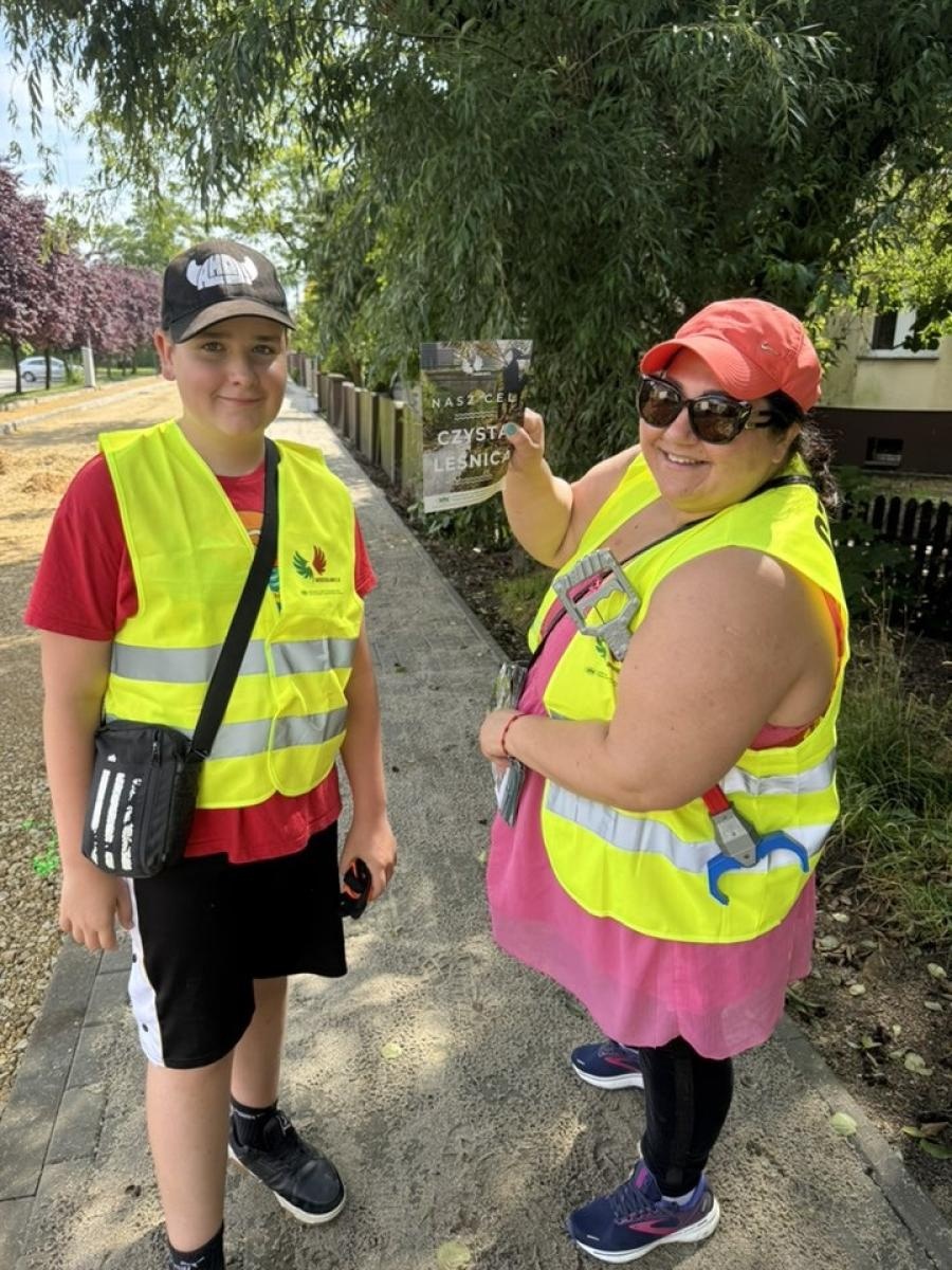 Zdjęcie w galerii na portalu naszwodzislaw.com: Letnie sprzątanie Leśnicy. Skala zanieczyszczeń zaskoczyła wolontariuszy wiadomości z regionu