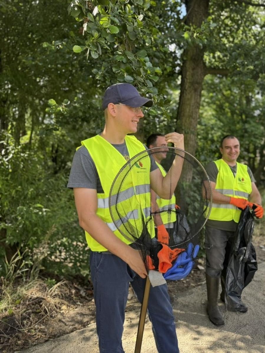 Zdjęcie w galerii na portalu naszwodzislaw.com: Letnie sprzątanie Leśnicy. Skala zanieczyszczeń zaskoczyła wolontariuszy wiadomości z regionu