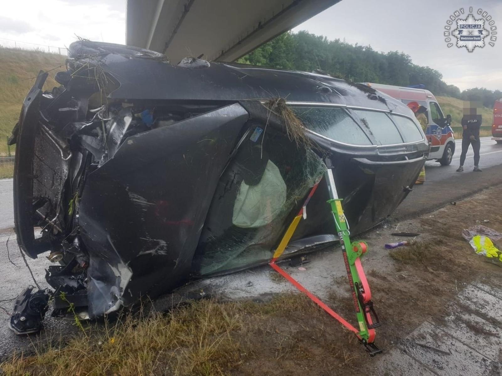 Zdjęcie w galerii na portalu naszwodzislaw.com: Kiedy prędkość jest zbyt duża, wystarczy mały błąd kierowcy wiadomości z regionu