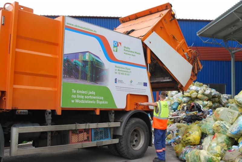 Zdjęcie w galerii na portalu naszwodzislaw.com: Ruszyła nowa linia sortownicza wiadomości z regionu
