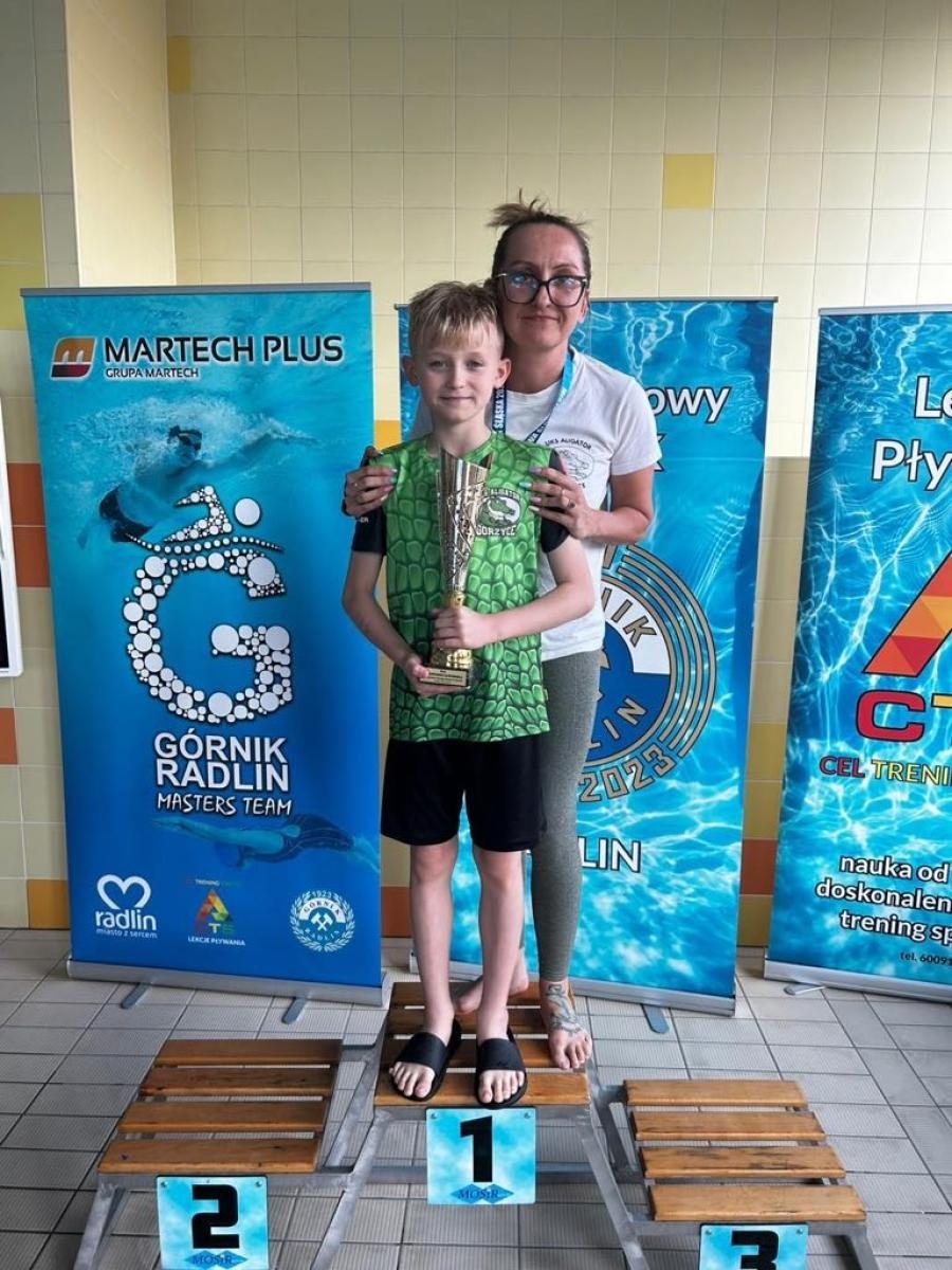 Zdjęcie w galerii na portalu naszwodzislaw.com: Pływackie sukcesy zawodnika UKS Aligator Gorzyce. Rozmowa z Kacprem Segetem, 10-letnim mistrzem śląska wiadomości z regionu