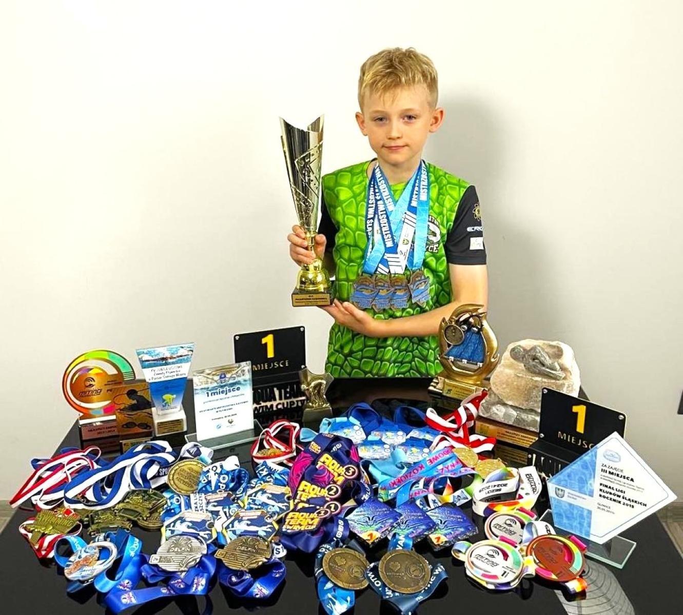 Zdjęcie w galerii na portalu naszwodzislaw.com: Pływackie sukcesy zawodnika UKS Aligator Gorzyce. Rozmowa z Kacprem Segetem, 10-letnim mistrzem śląska wiadomości z regionu