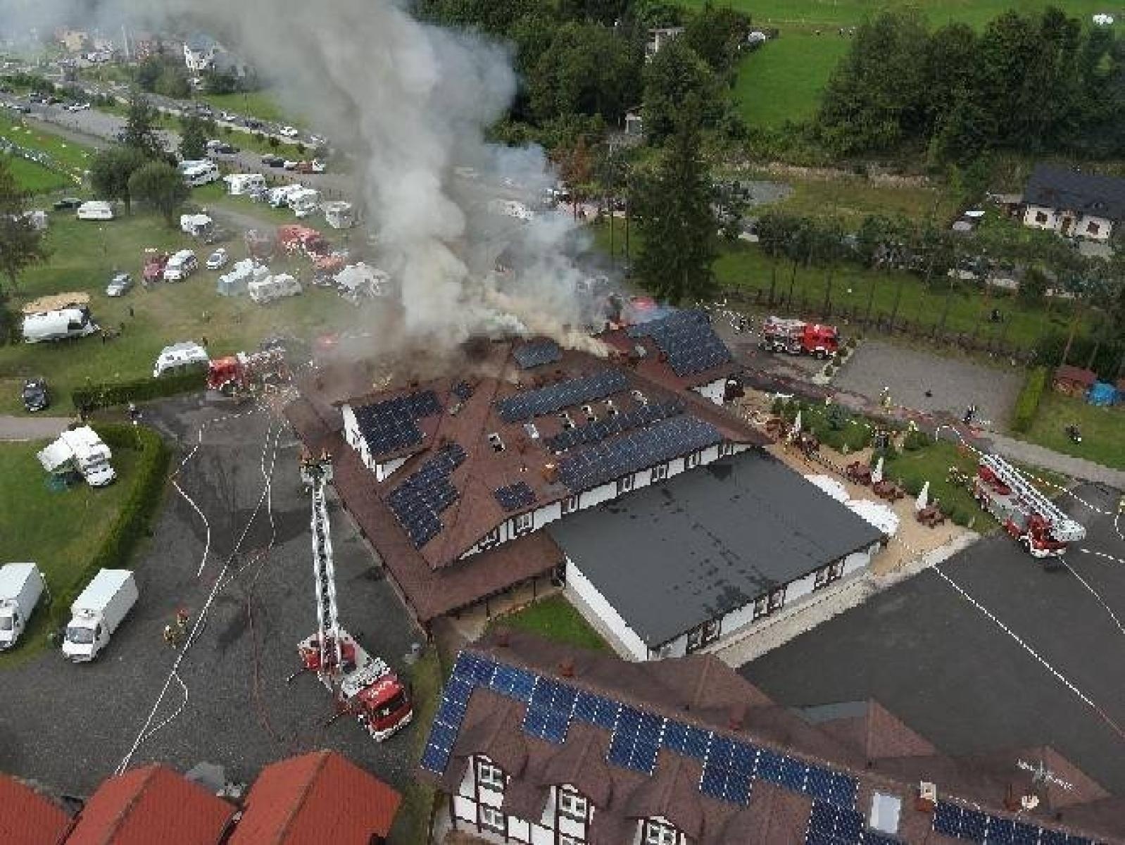 Zdjęcie w galerii na portalu naszwodzislaw.com: Strażacy z Rydułtów i Rybnika walczyli z pożarem w Wiśle wiadomości z regionu
