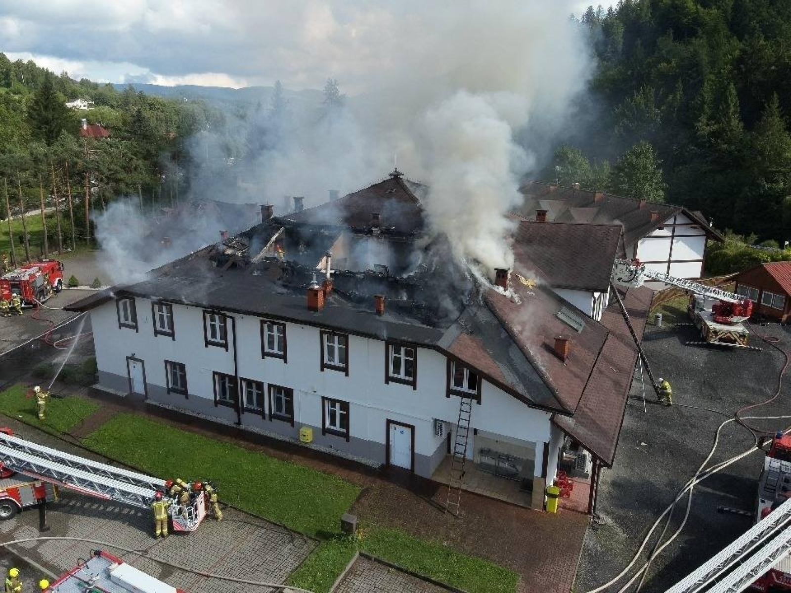Zdjęcie w galerii na portalu naszwodzislaw.com: Strażacy z Rydułtów i Rybnika walczyli z pożarem w Wiśle wiadomości z regionu