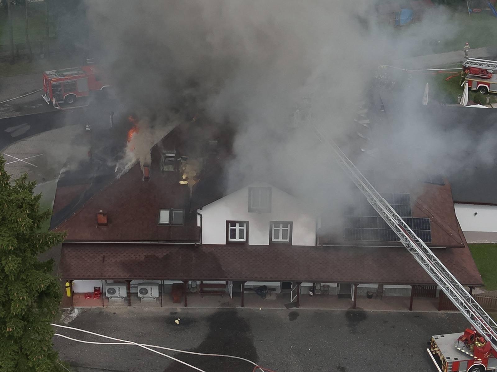 Zdjęcie w galerii na portalu naszwodzislaw.com: Strażacy z Rydułtów i Rybnika walczyli z pożarem w Wiśle wiadomości z regionu