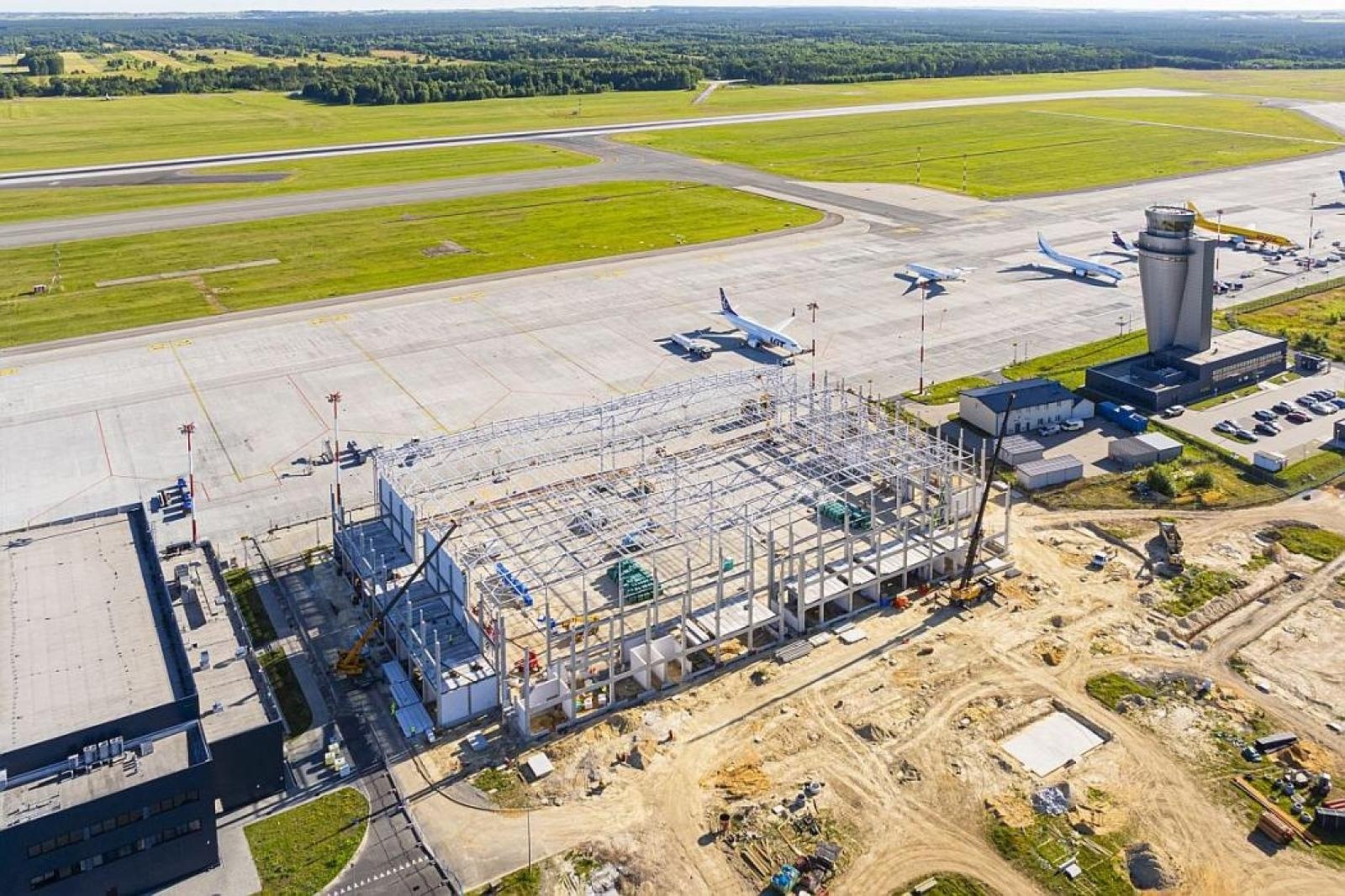 Zdjęcie w galerii na portalu naszwodzislaw.com: Lotnisko w Pyrzowicach – rekordy i inwestycje wiadomości z regionu