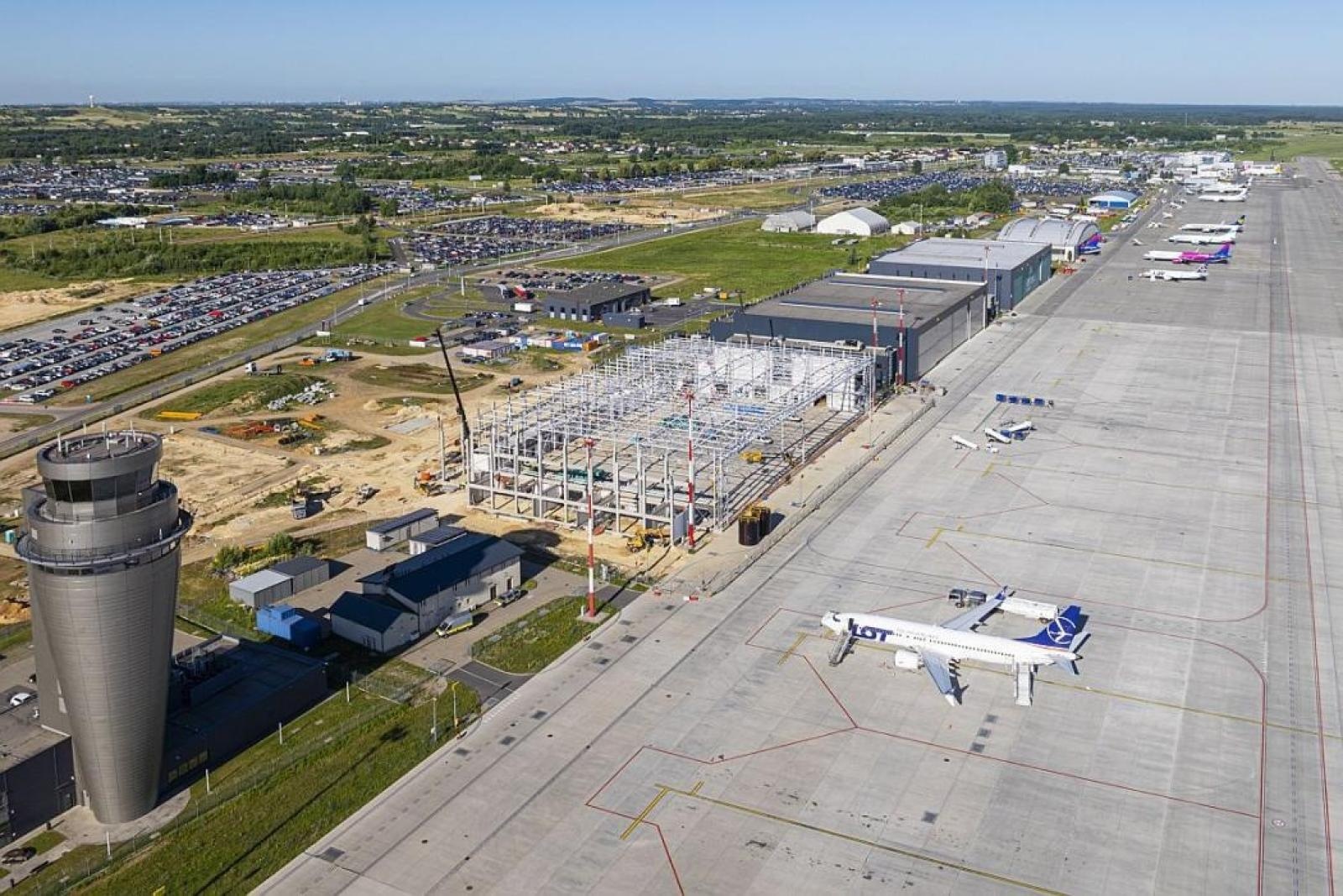 Zdjęcie w galerii na portalu naszwodzislaw.com: Lotnisko w Pyrzowicach – rekordy i inwestycje wiadomości z regionu