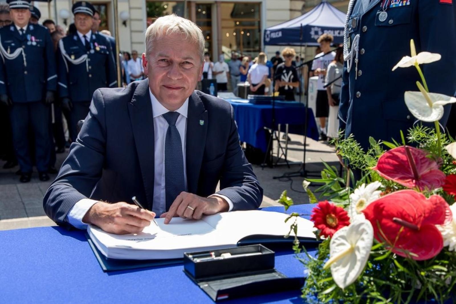 Zdjęcie w galerii na portalu naszwodzislaw.com: W Rybniku odbyły się tegoroczne wojewódzkie obchody Święta Policji wiadomości z regionu