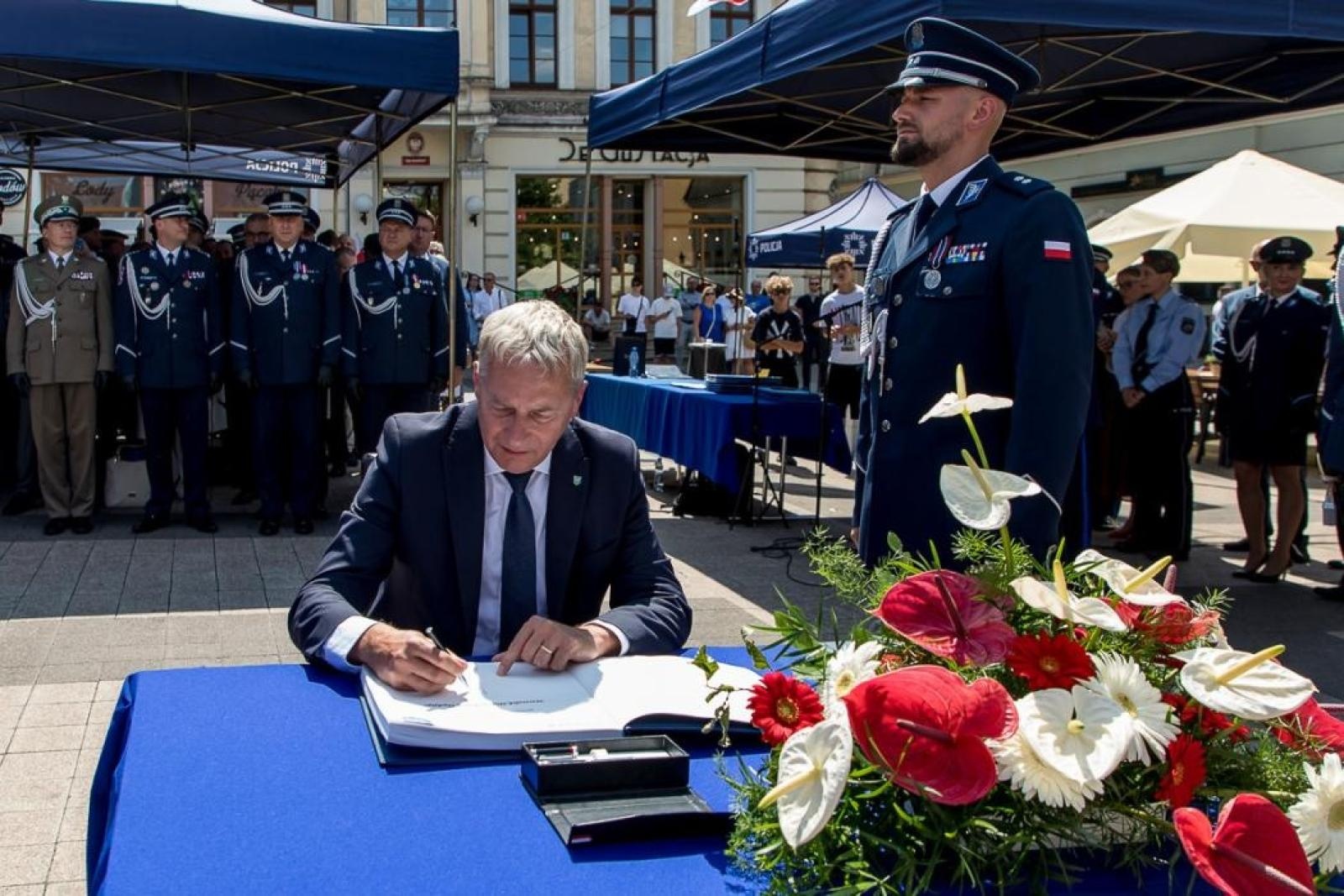 Zdjęcie w galerii na portalu naszwodzislaw.com: W Rybniku odbyły się tegoroczne wojewódzkie obchody Święta Policji wiadomości z regionu