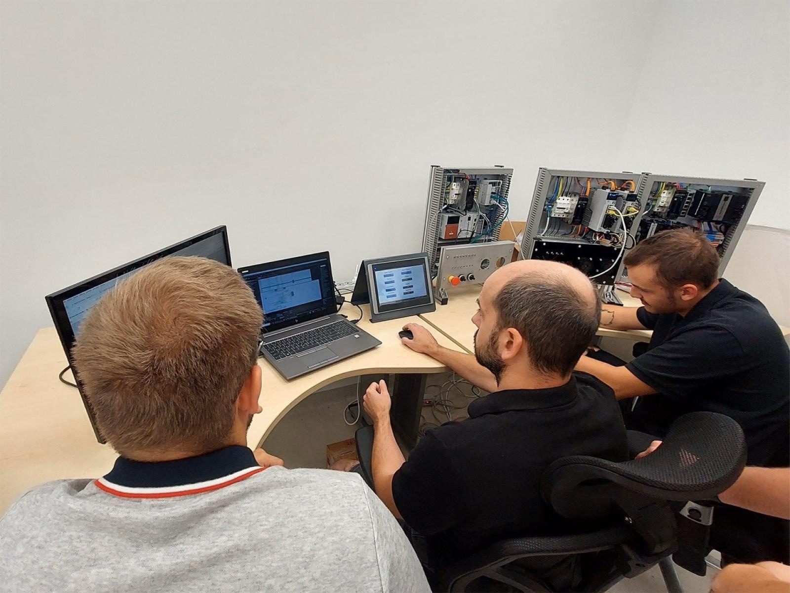 Zdjęcie w galerii na portalu naszwodzislaw.com: Nowa praca na horyzoncie? Zrób pierwszy krok z Pivexin Technology! wiadomości z regionu