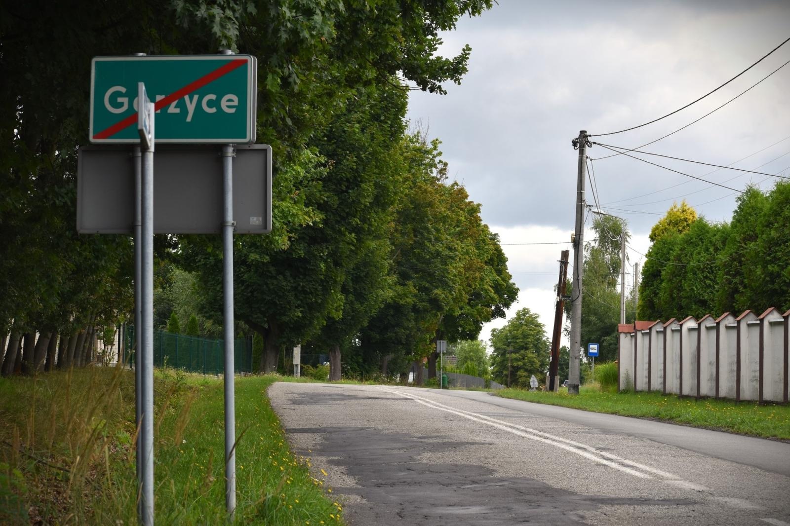 Zdjęcie w galerii na portalu naszwodzislaw.com: Zmiana organizacji ruchu na ulicy Gorzyckiej w Czyżowicach i Piaskowej w Gorzycach wiadomości z regionu