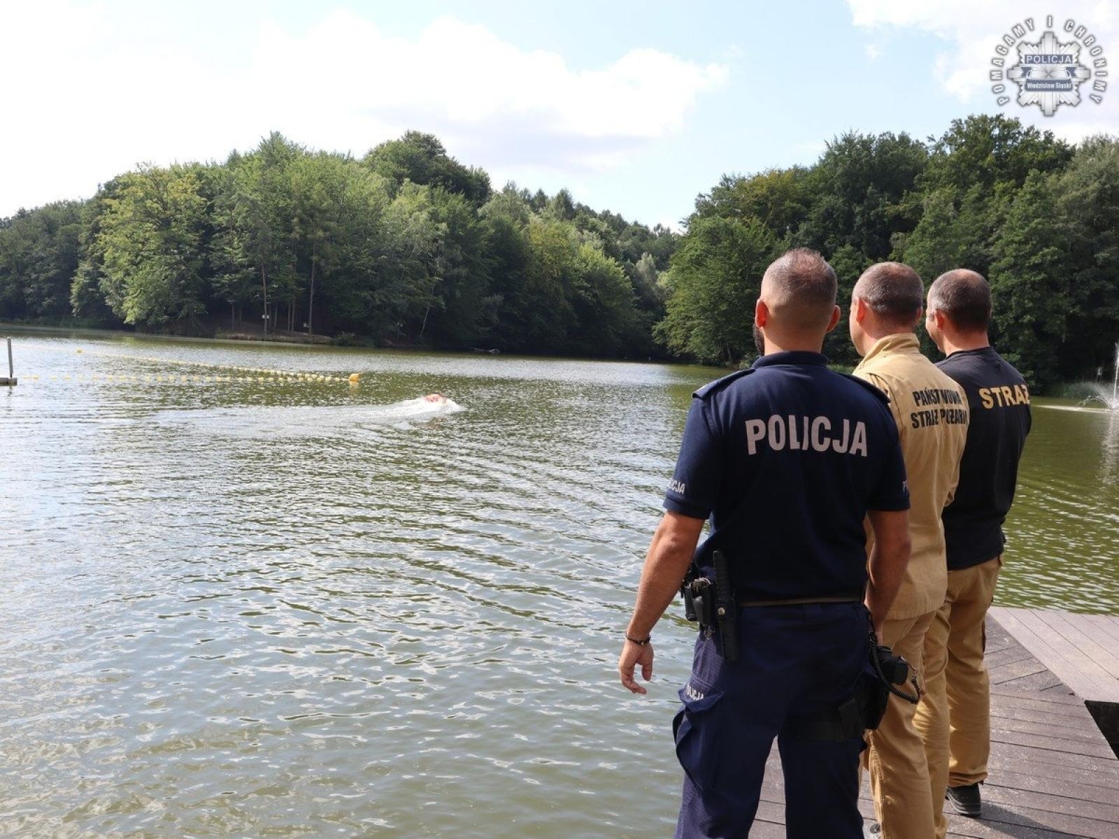 Zdjęcie w galerii na portalu naszwodzislaw.com: Kręci mnie bezpieczeństwo nad wodą z wodzisławskimi policjantami wiadomości z regionu
