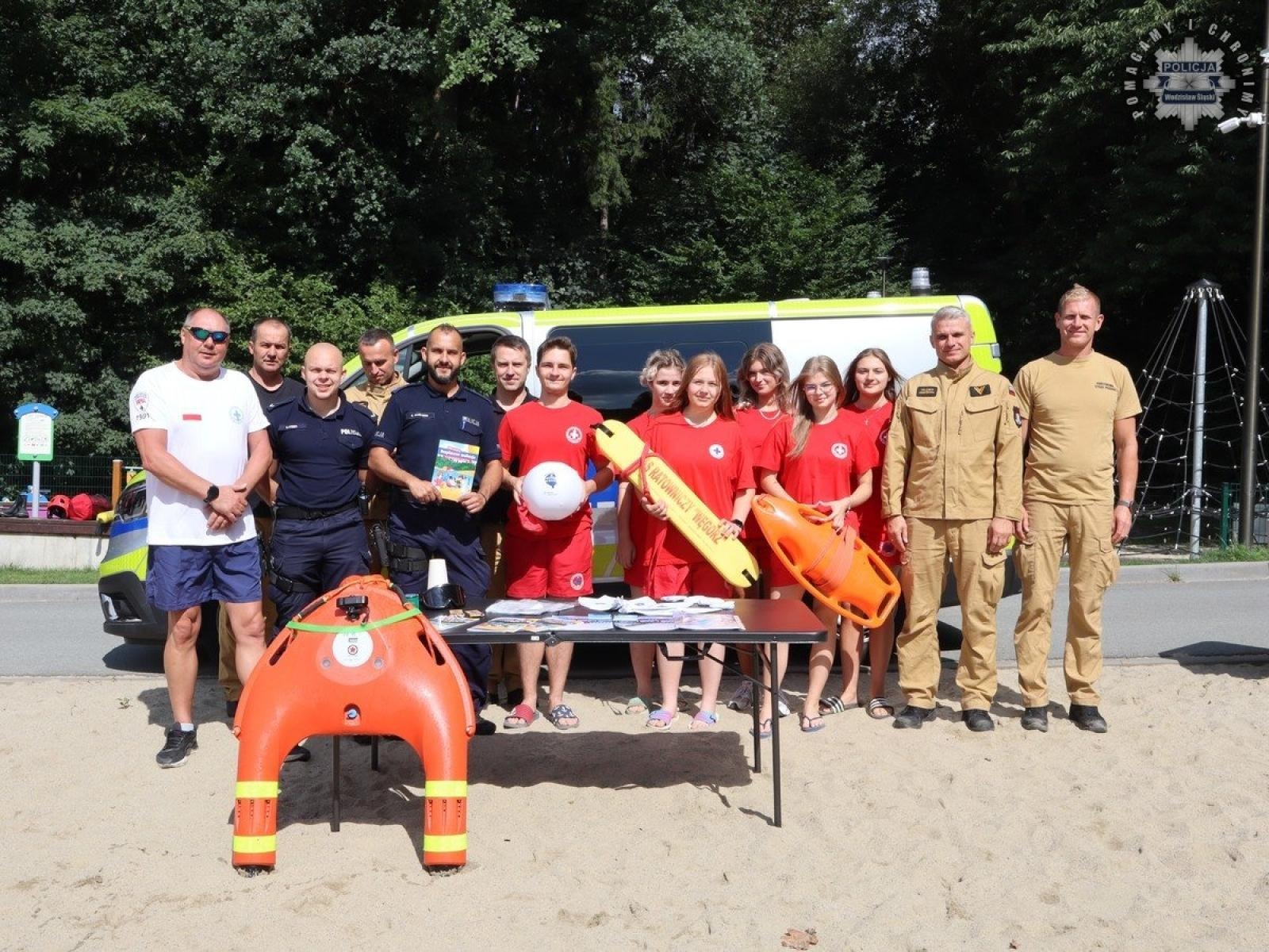 Zdjęcie w galerii na portalu naszwodzislaw.com: Kręci mnie bezpieczeństwo nad wodą z wodzisławskimi policjantami wiadomości z regionu