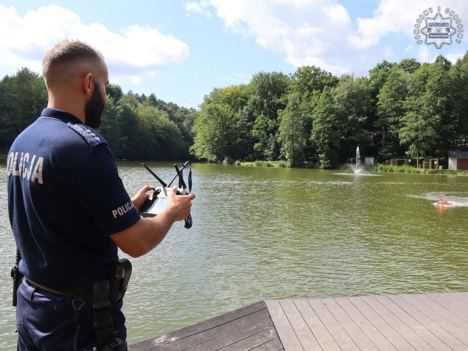 Zdjęcie w galerii na portalu naszwodzislaw.com: Kręci mnie bezpieczeństwo nad wodą z wodzisławskimi policjantami wiadomości z regionu
