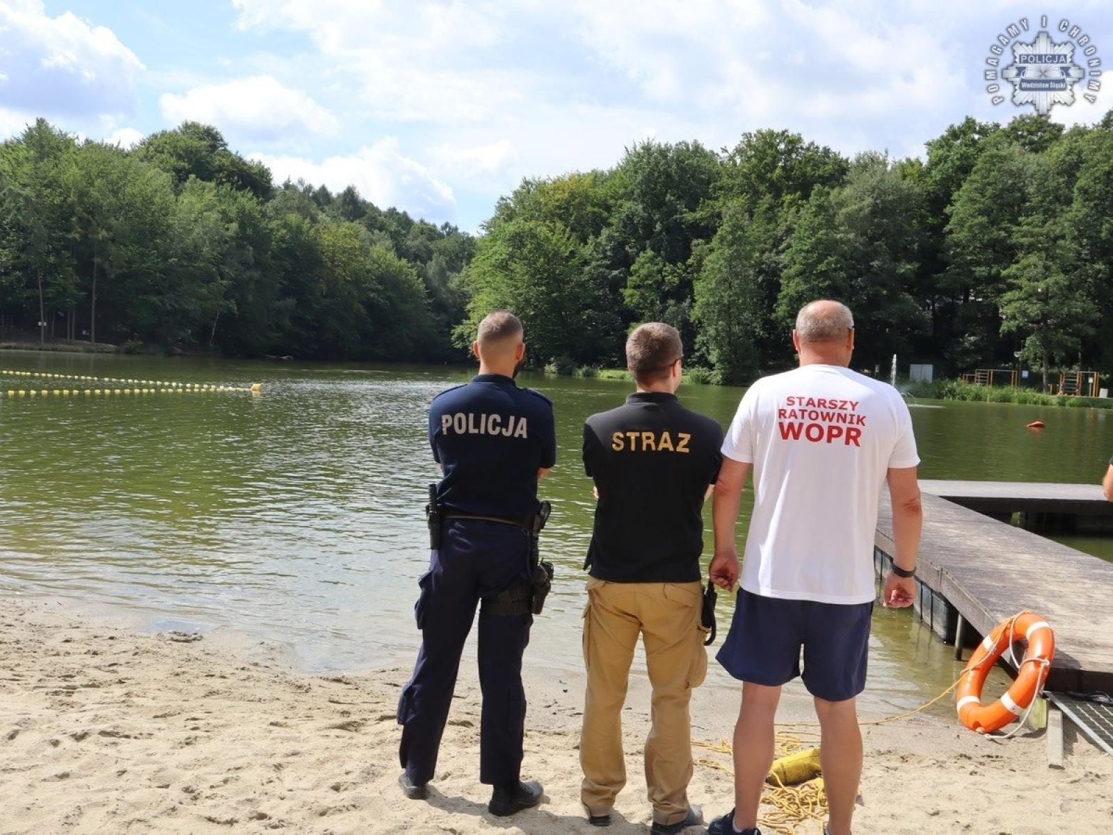 Zdjęcie w galerii na portalu naszwodzislaw.com: Kręci mnie bezpieczeństwo nad wodą z wodzisławskimi policjantami wiadomości z regionu