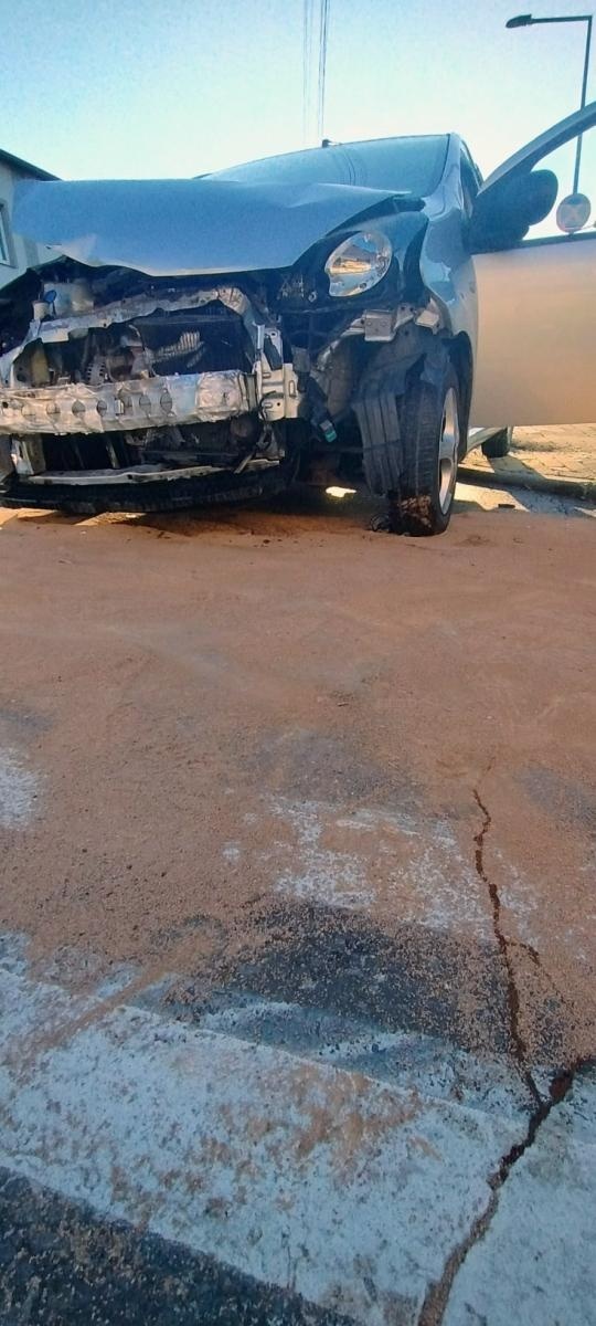 Zdjęcie w galerii na portalu naszwodzislaw.com: Poranne zderzenie w Radlinie. Policja apeluje o ostrożność na drogach wiadomości z regionu