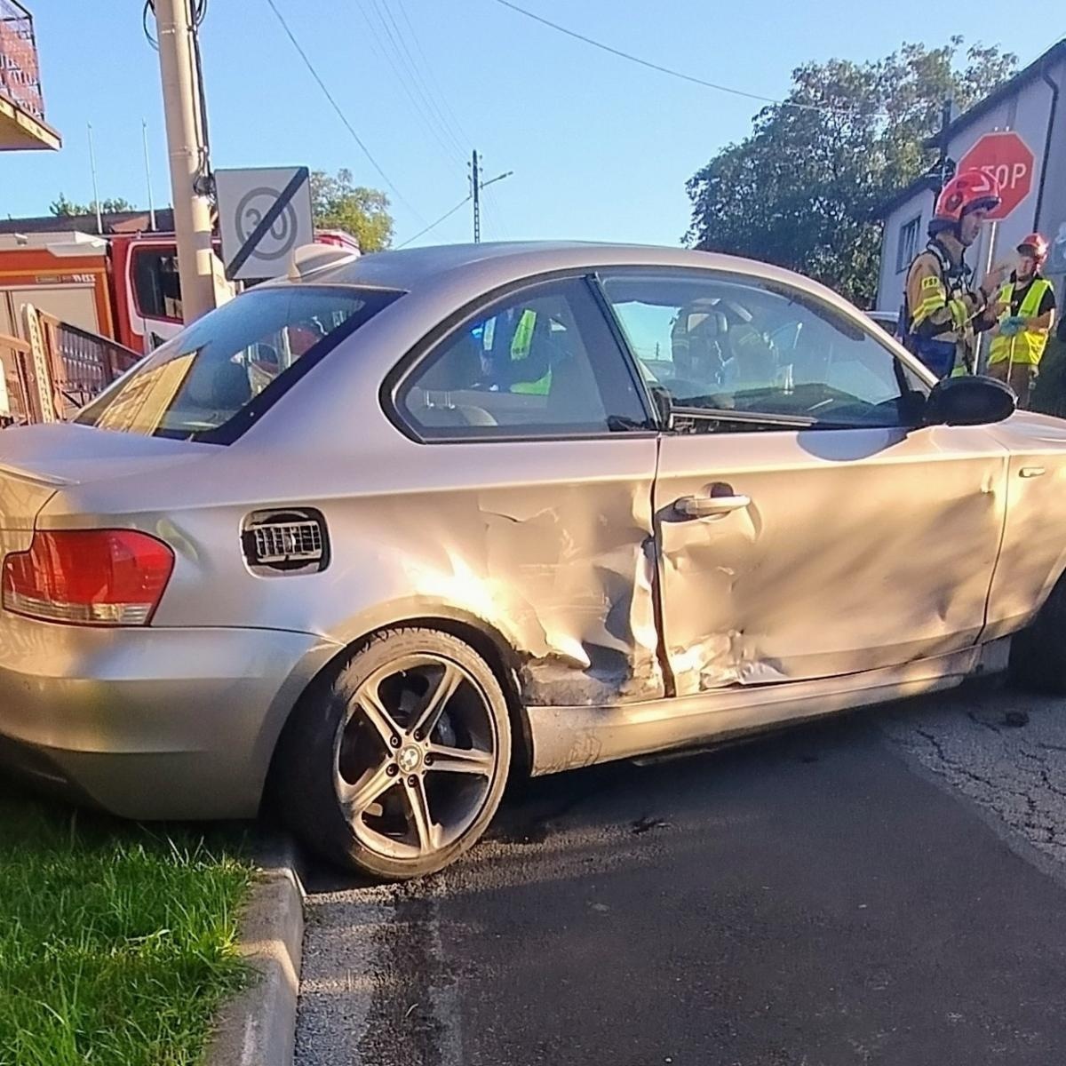 Zdjęcie w galerii na portalu naszwodzislaw.com: Poranne zderzenie w Radlinie. Policja apeluje o ostrożność na drogach wiadomości z regionu