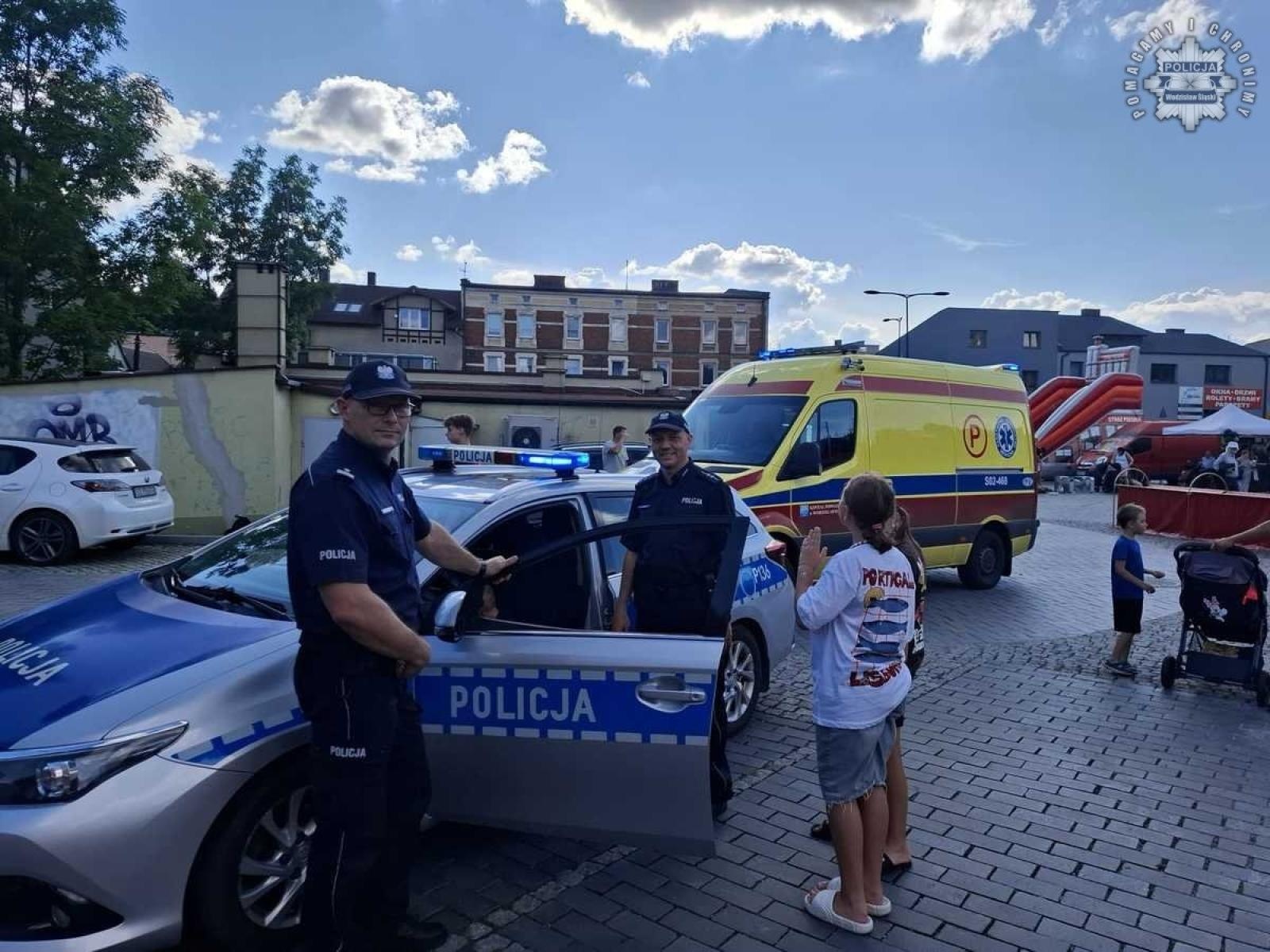 Zdjęcie w galerii na portalu naszwodzislaw.com: Bezpieczne wakacje ze strażakami i policjantami. Festyn w Pszowie za nami wiadomości z regionu