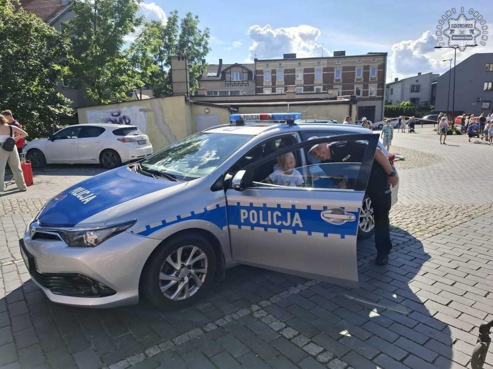 Zdjęcie w galerii na portalu naszwodzislaw.com: Bezpieczne wakacje ze strażakami i policjantami. Festyn w Pszowie za nami wiadomości z regionu