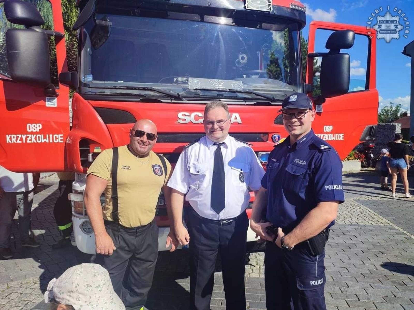 Zdjęcie w galerii na portalu naszwodzislaw.com: Bezpieczne wakacje ze strażakami i policjantami. Festyn w Pszowie za nami wiadomości z regionu