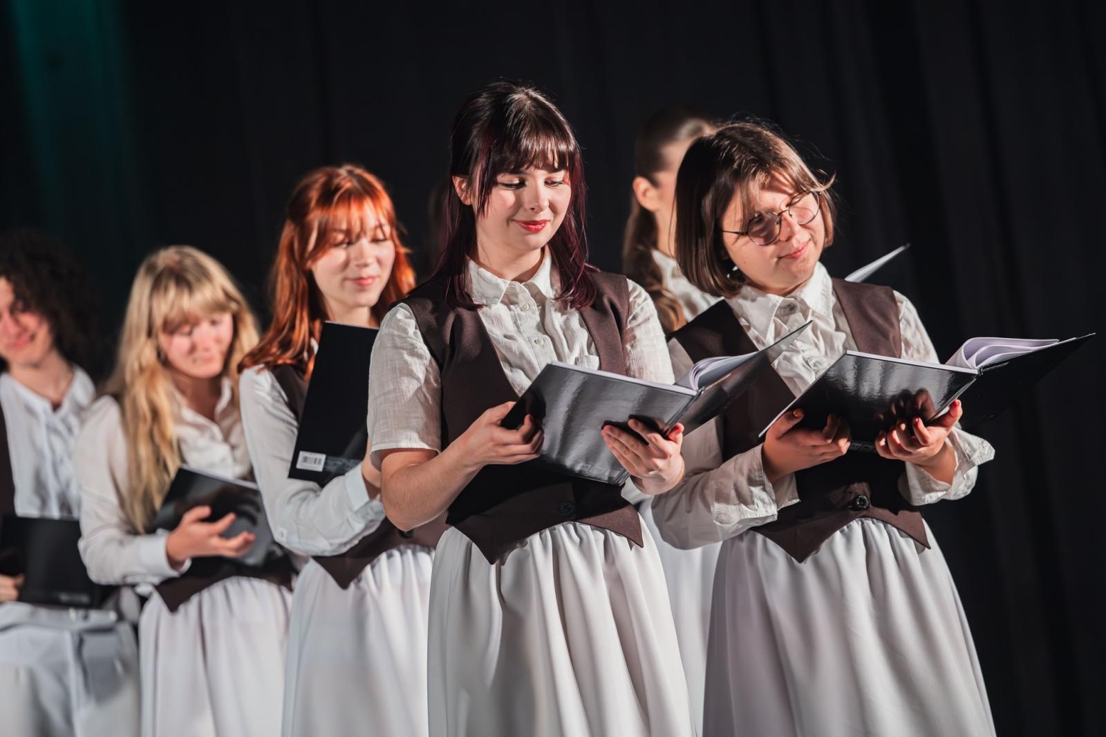 Zdjęcie w galerii na portalu naszwodzislaw.com: Przypadek czy przeznaczenie? Światło pada znikąd ponownie na scenie wiadomości z regionu