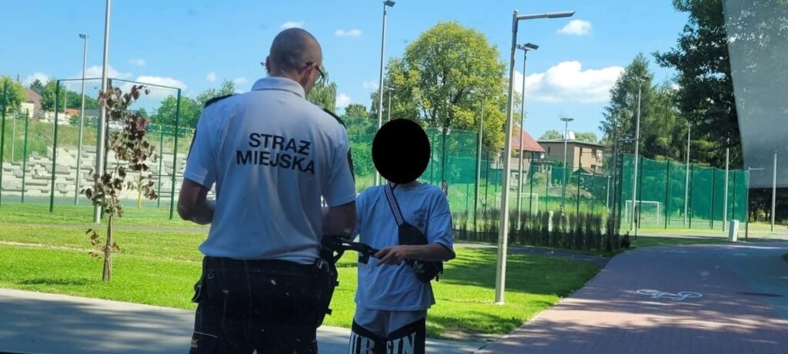 Zdjęcie w galerii na portalu naszwodzislaw.com: Elektryczne hulajnogi stanowią coraz większy problem na drogach Radlina wiadomości z regionu