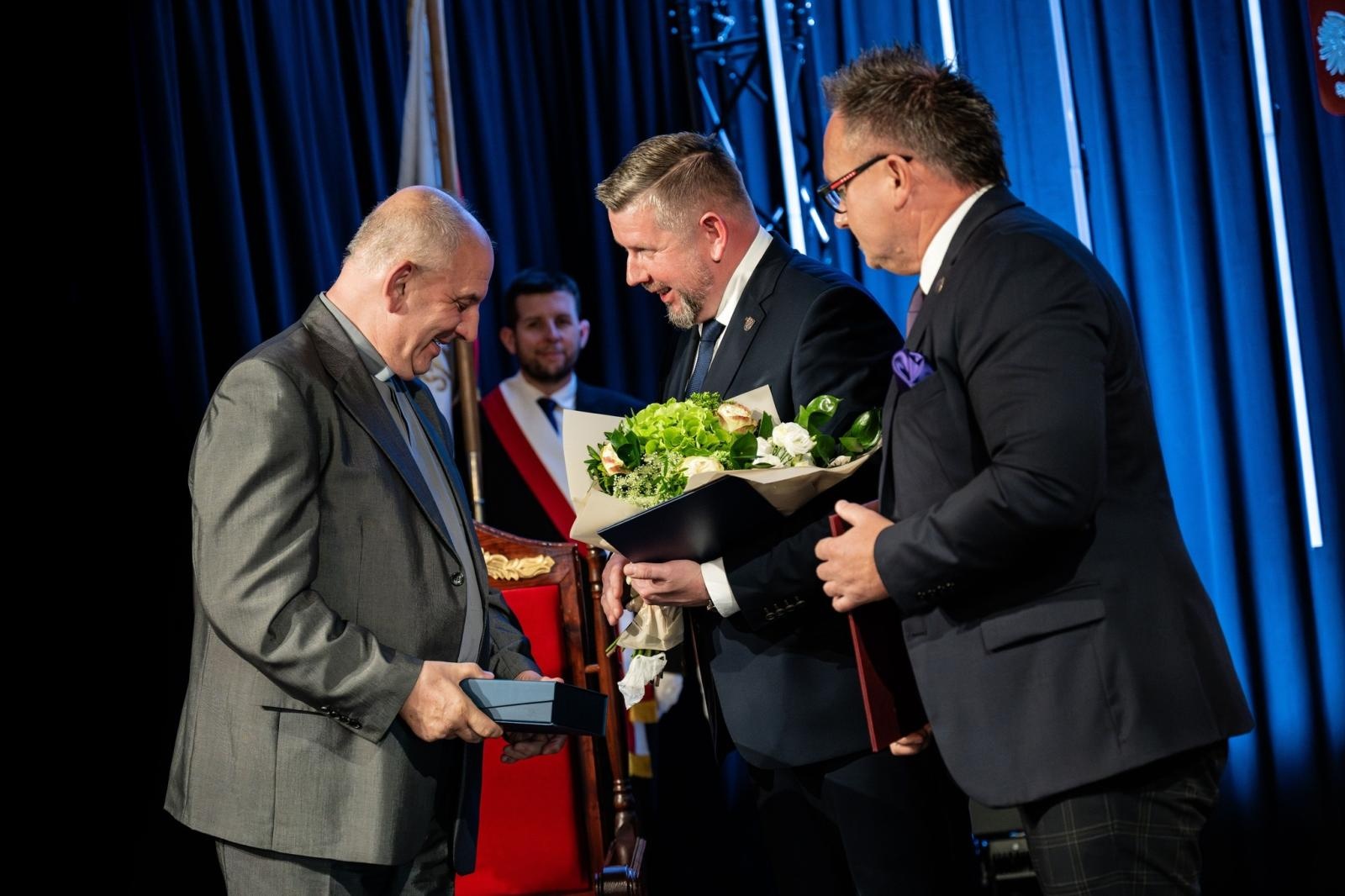 Zdjęcie w galerii na portalu naszwodzislaw.com: Ksiądz Prałat Bogusław Płonka Honorowym Obywatelem Wodzisławia Śląskiego [FOTO] wiadomości z regionu