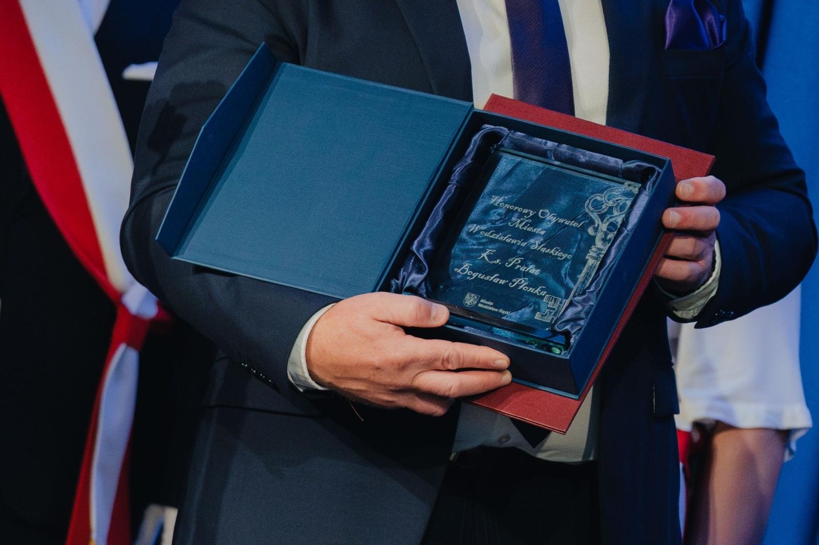 Zdjęcie w galerii na portalu naszwodzislaw.com: Ksiądz Prałat Bogusław Płonka Honorowym Obywatelem Wodzisławia Śląskiego [FOTO] wiadomości z regionu