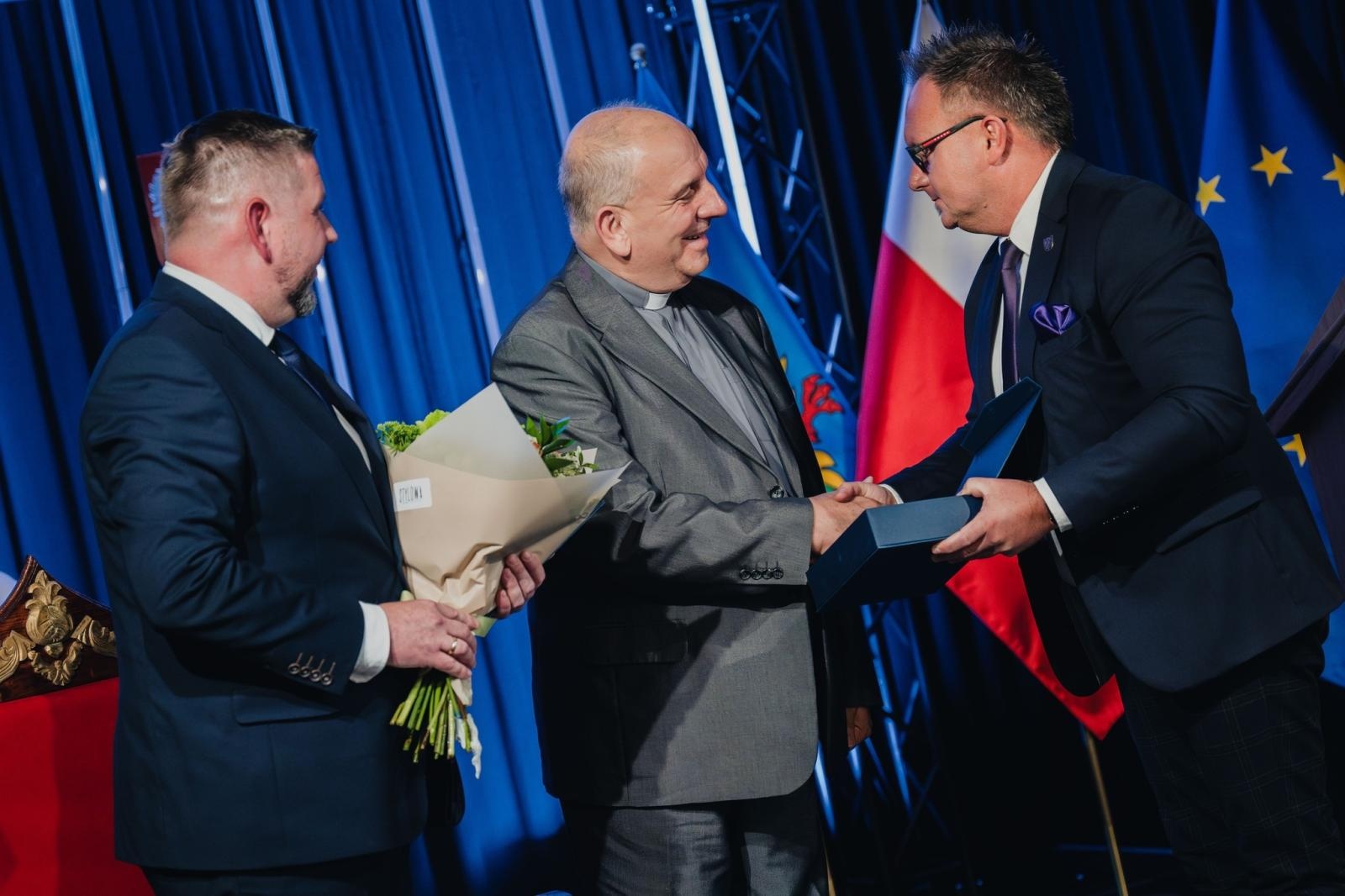 Zdjęcie w galerii na portalu naszwodzislaw.com: Ksiądz Prałat Bogusław Płonka Honorowym Obywatelem Wodzisławia Śląskiego [FOTO] wiadomości z regionu