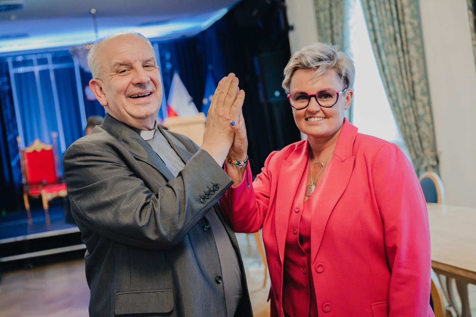 Zdjęcie w galerii na portalu naszwodzislaw.com: Ksiądz Prałat Bogusław Płonka Honorowym Obywatelem Wodzisławia Śląskiego [FOTO] wiadomości z regionu