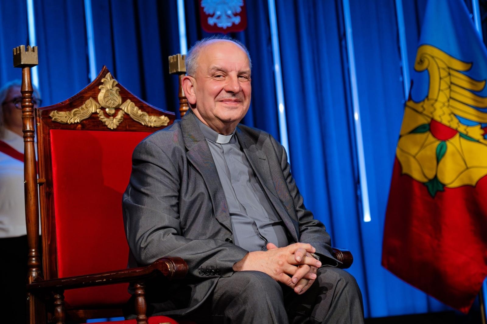 Zdjęcie w galerii na portalu naszwodzislaw.com: Ksiądz Prałat Bogusław Płonka Honorowym Obywatelem Wodzisławia Śląskiego [FOTO] wiadomości z regionu