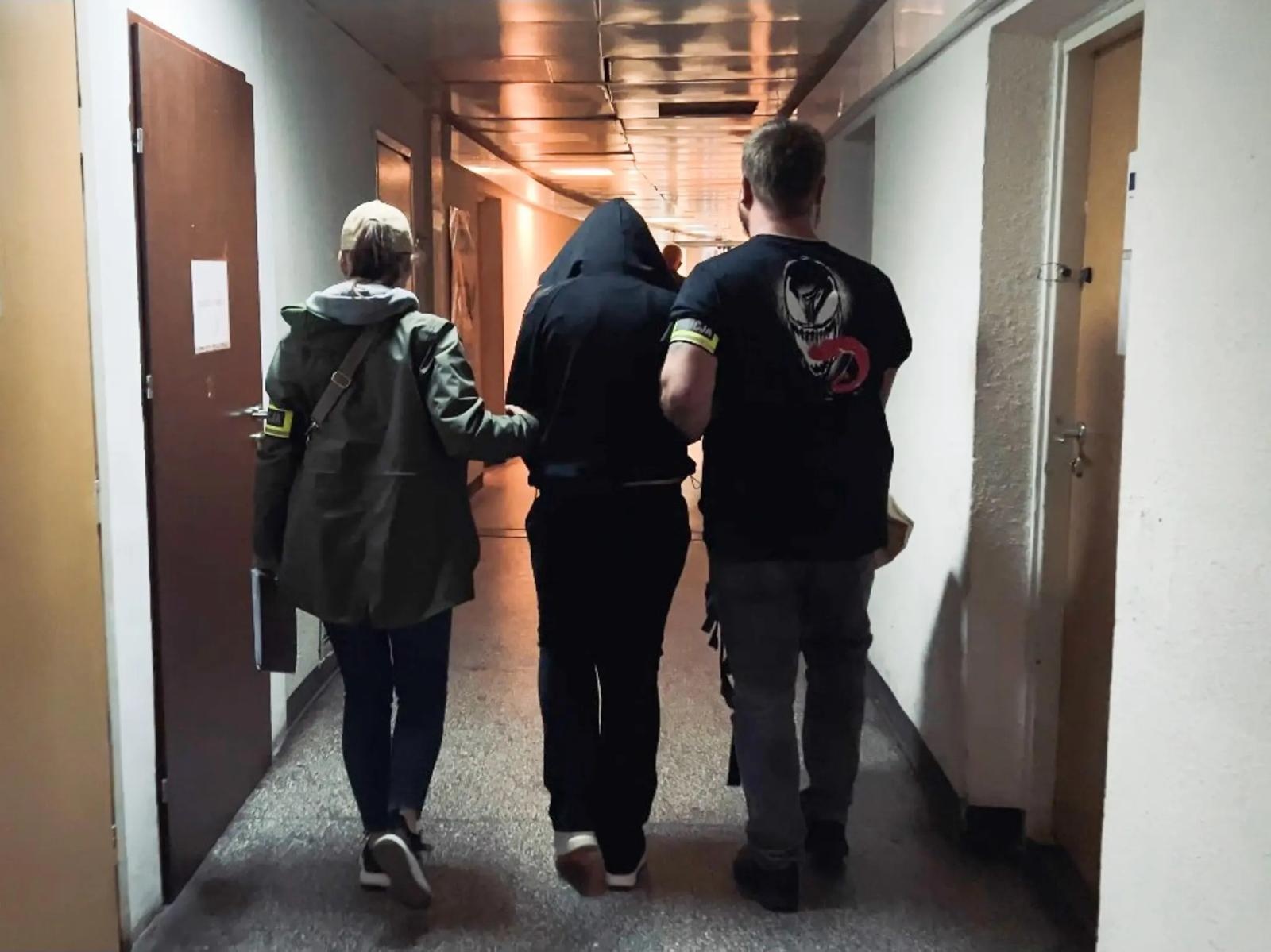 Zdjęcie w galerii na portalu naszwodzislaw.com: Kolejny cios w zorganizowaną grupę przestępczą – pięć osób zatrzymanych za nielegalne odpady i pranie brudnych pieniędzy wiadomości z regionu