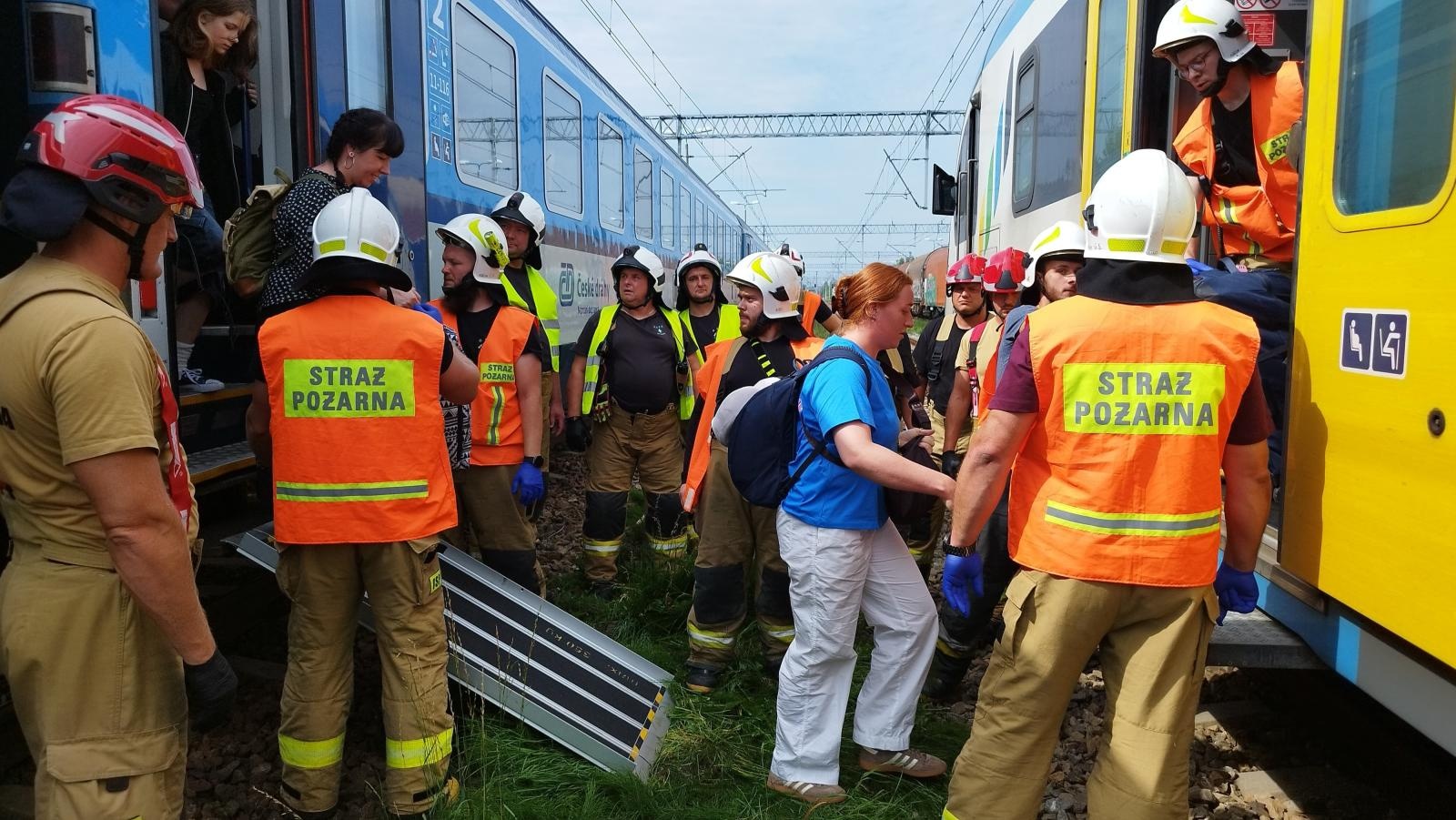 Zdjęcie w galerii na portalu naszwodzislaw.com: Awaria pociągu osobowego na trasie Olza-Bohumin. Szybka interwencja strażaków wiadomości z regionu