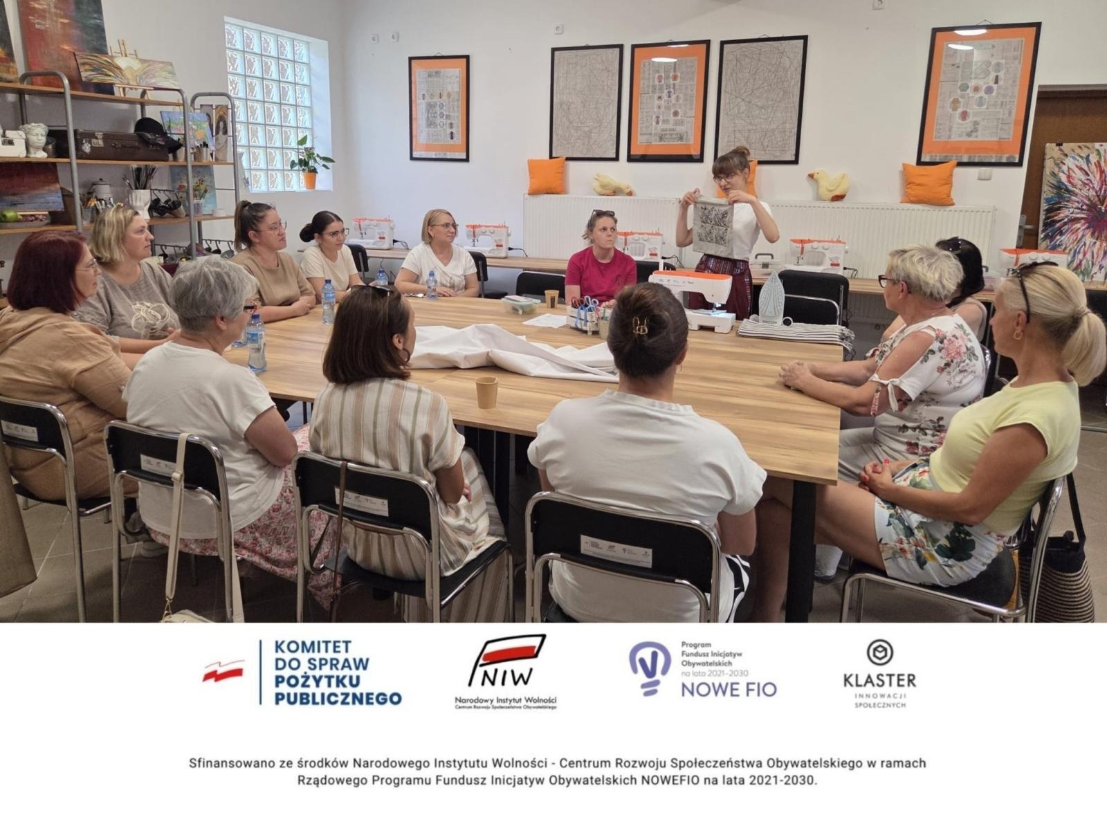 Zdjęcie w galerii na portalu naszwodzislaw.com: Nauka, twórczość, integracja. Warsztaty krawieckie w Pszowie wiadomości z regionu