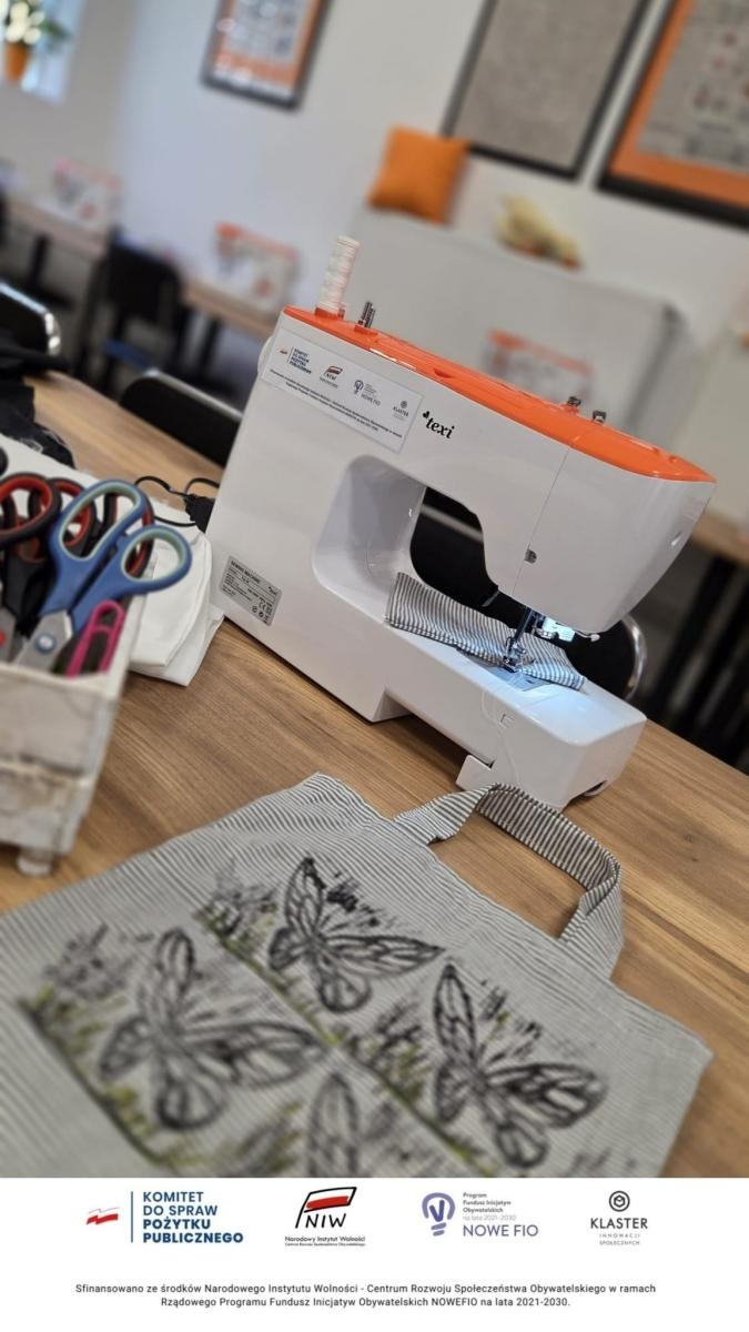 Zdjęcie w galerii na portalu naszwodzislaw.com: Nauka, twórczość, integracja. Warsztaty krawieckie w Pszowie wiadomości z regionu