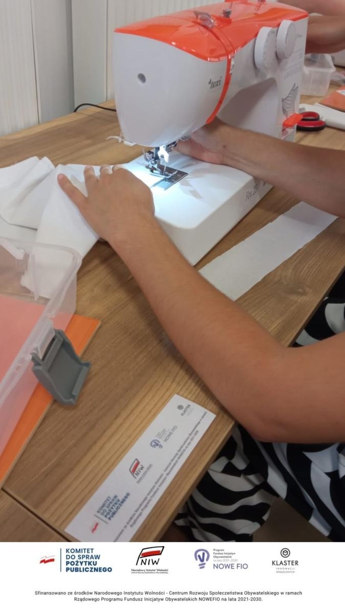 Zdjęcie w galerii na portalu naszwodzislaw.com: Nauka, twórczość, integracja. Warsztaty krawieckie w Pszowie wiadomości z regionu