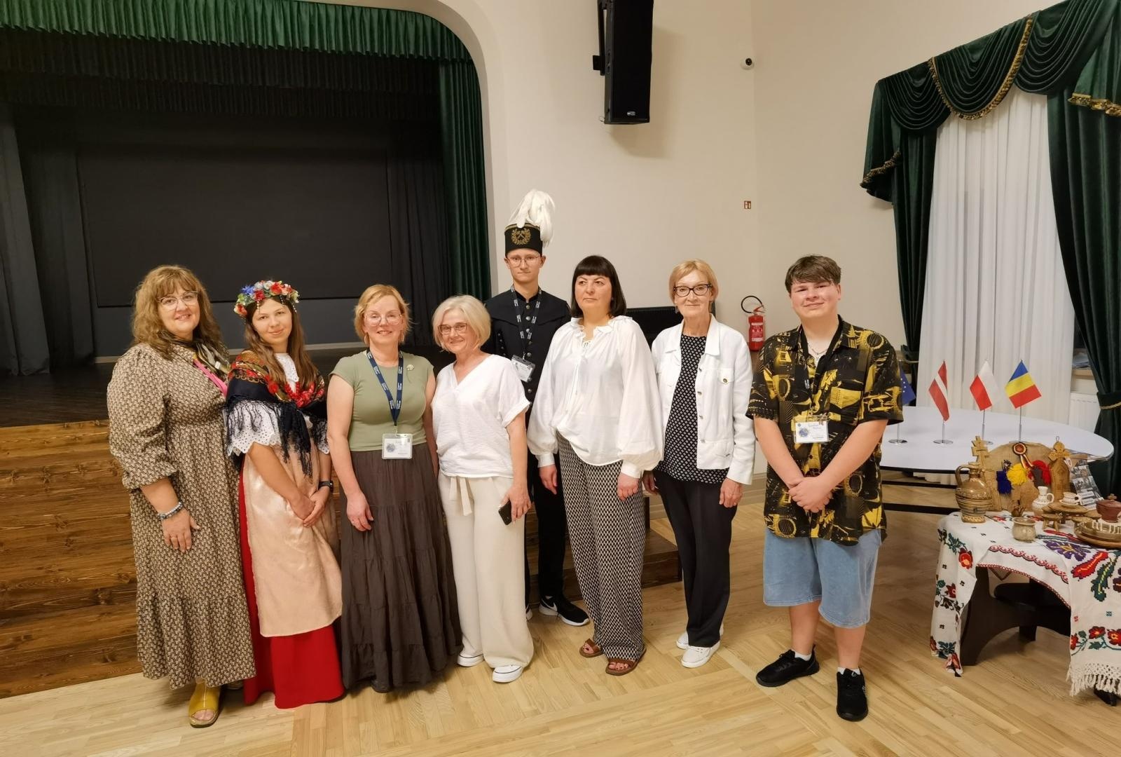 Zdjęcie w galerii na portalu naszwodzislaw.com: Reprezentacja Powiatu Wodzisławskiego na Międzynarodowym Obozie Muzyki i Sztuki w Jełgawie wiadomości z regionu