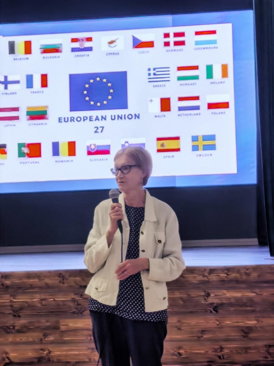 Zdjęcie w galerii na portalu naszwodzislaw.com: Reprezentacja Powiatu Wodzisławskiego na Międzynarodowym Obozie Muzyki i Sztuki w Jełgawie wiadomości z regionu