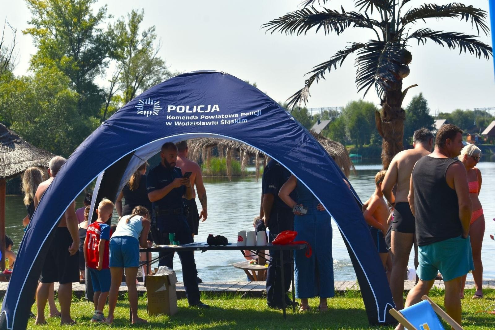 Zdjęcie w galerii na portalu naszwodzislaw.com: Bezpieczeństwo nad wodą. Profilaktyczna akcja służb w Olzie [FOTO] wiadomości z regionu