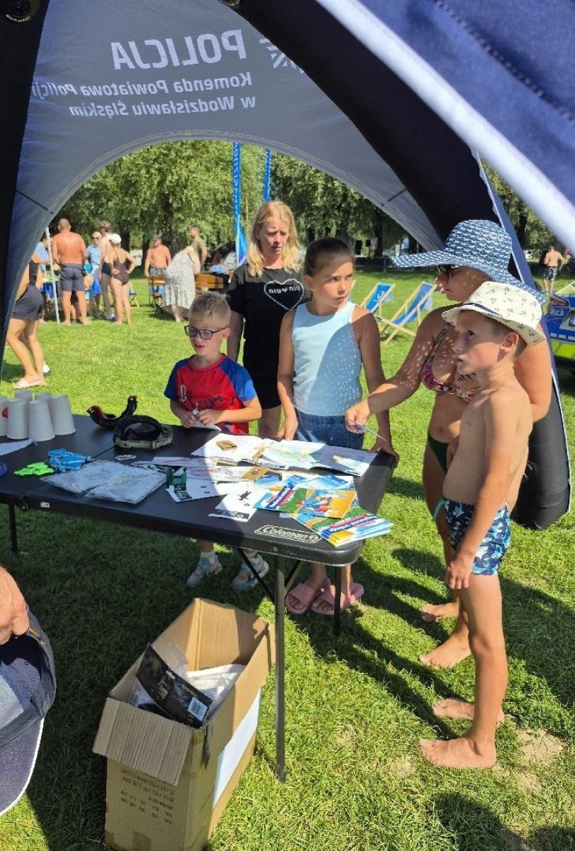 Zdjęcie w galerii na portalu naszwodzislaw.com: Bezpieczeństwo nad wodą. Profilaktyczna akcja służb w Olzie [FOTO] wiadomości z regionu