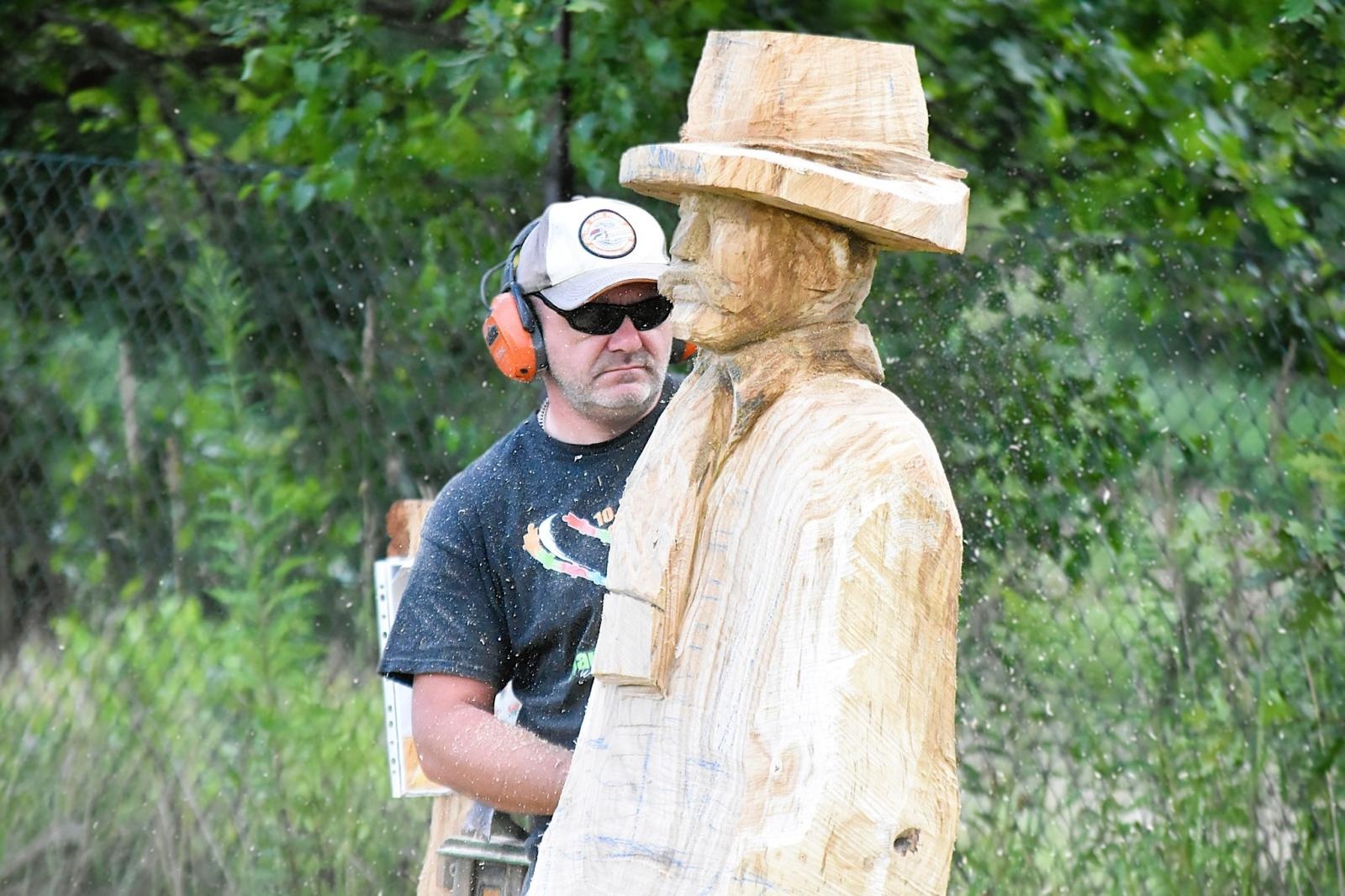 Zdjęcie w galerii na portalu naszwodzislaw.com: Jubileusz Skrbeńska w rytmie spalinowych pił wiadomości z regionu